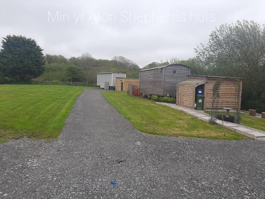 Anglesey New Modern Shepherds Hut With Spa Hot Tub Gwalchmai Exterior photo